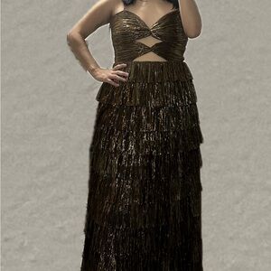 NWT Gianni Bini Grace Metallic Plisse Sweetheart
Neck Cut-Out Tiered